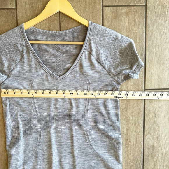 Lululemon Swiftly Tech Short Sleeve V-Neck Tee Shirt Size 10 Gray Athleisure Gym - Picture 5 of 7